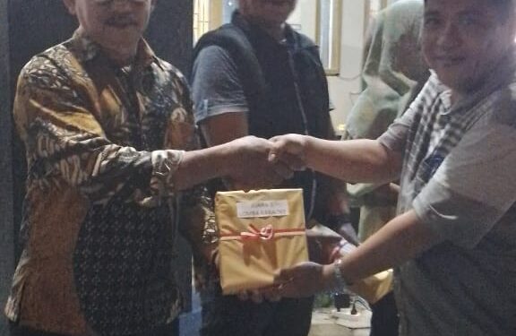 Penutupan dan Penyerahan Hadiah Lomba Dalam Rangka Memeriahkan HUT RI ke-79 di Kantor Kecamatan Mamuju	 Penutupan dan Penyerahan Hadiah Lomba di Kantor Kecamatan Mamuju Dalam Rangka Memeriahkan HUT RI ke-79