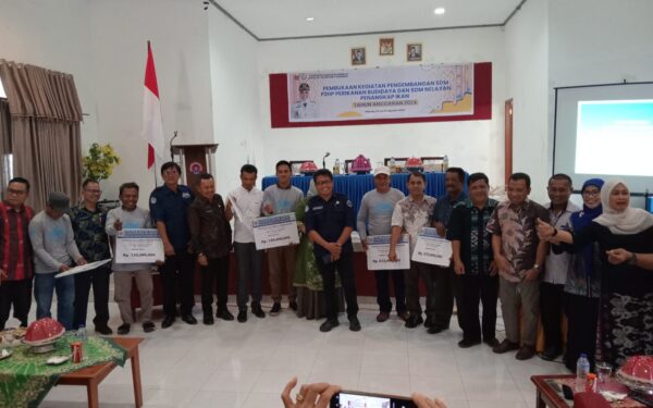 Sekretaris Camat Mamuju Mewakili Camat Mamuju Menghadiri acara penyerahan bantuan perikanan di wisma malaqbi kab. mamuju