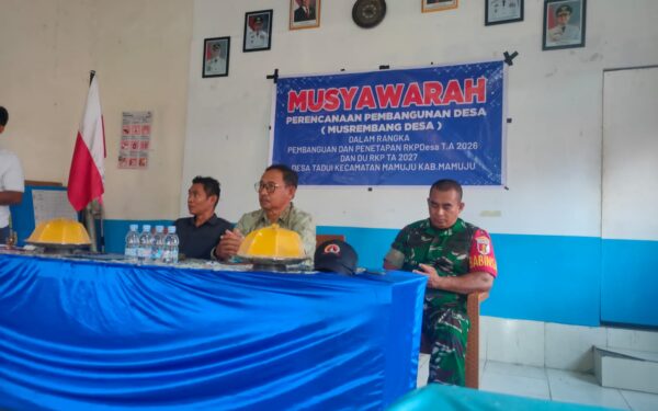 Peninjauan Lokasi Bantaran Sungai Kali Mamuju