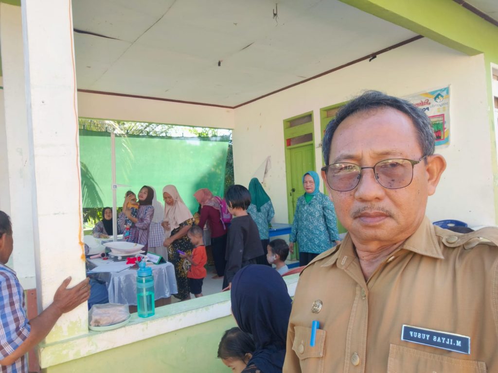 Camat Mamuju Hadiri Giat Ibu Gub Menyapa Posyandu di Desa Bambu
