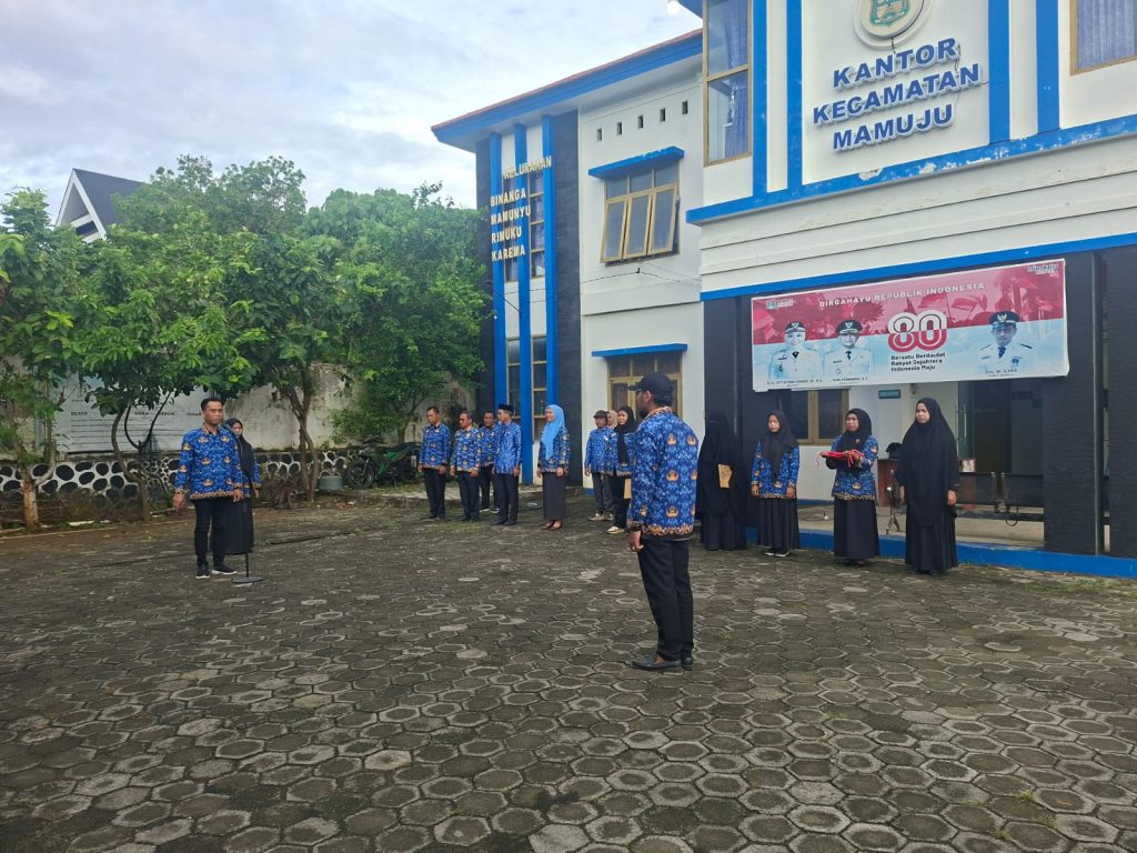 Kecamatan Mamuju Gelar Upacara Gabungan Bersama Seluruh Kelurahan