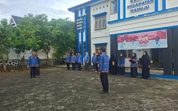 Kecamatan Mamuju Gelar Upacara Gabungan Bersama Seluruh Kelurahan